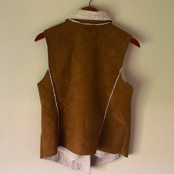 Fleecey Zippered Brown Vest, with Pockets! - Picture 3 of 6